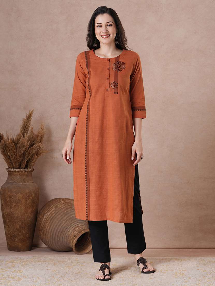 women three quarter sleeve straight kurta