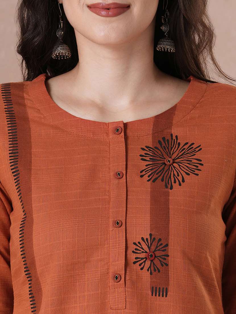 women three quarter sleeve straight kurta - 22463488 -  Standard Image - 5