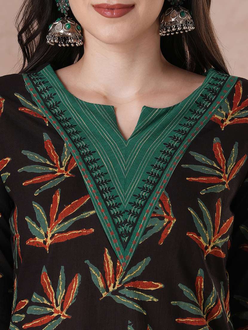 women three quarter sleeve straight kurta - 22463495 -  Standard Image - 5