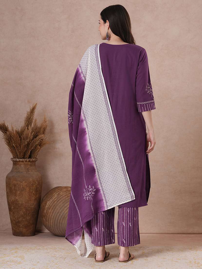 women purple  floral kurta dupatta set - 22463503 -  Standard Image - 3