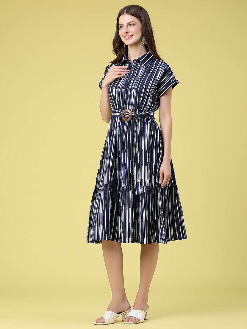 women printed short sleeves tiered dress - 22464077 -  Standard Image - 3