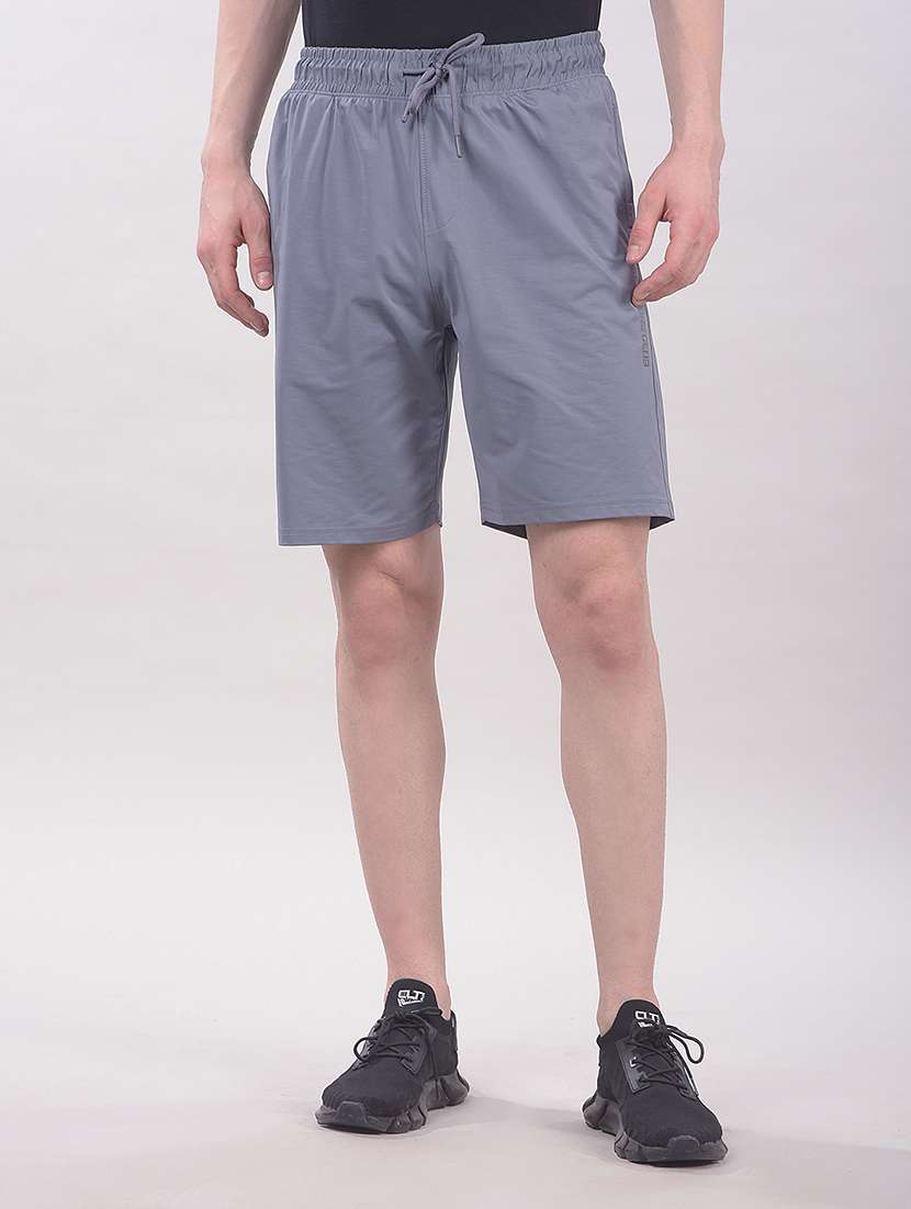 men solid mid rise regular fit sport shorts