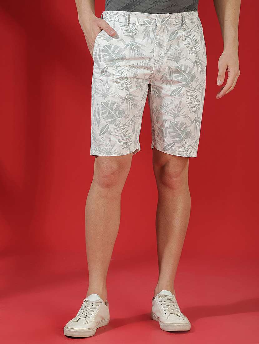 men printed mid rise slim fit shorts