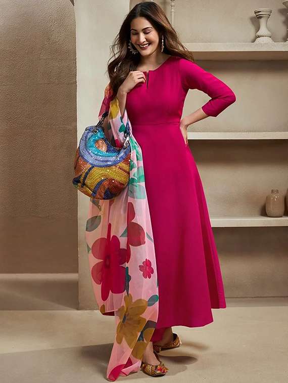 women pink kurta dupatta set