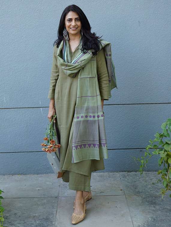 women green kurta dupatta set