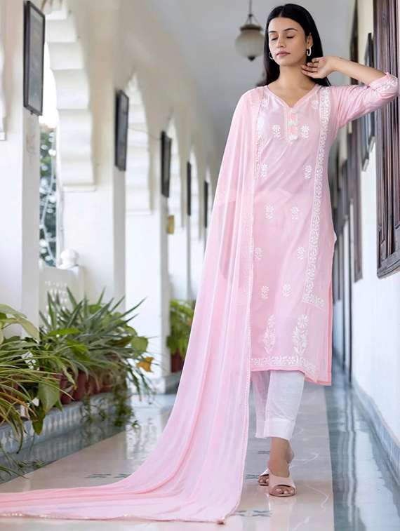 women pink kurta dupatta set