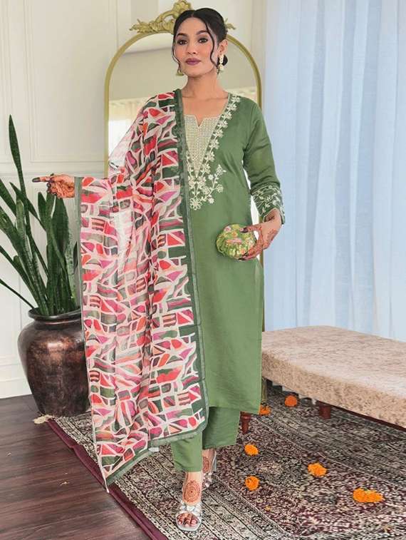 women green kurta dupatta set