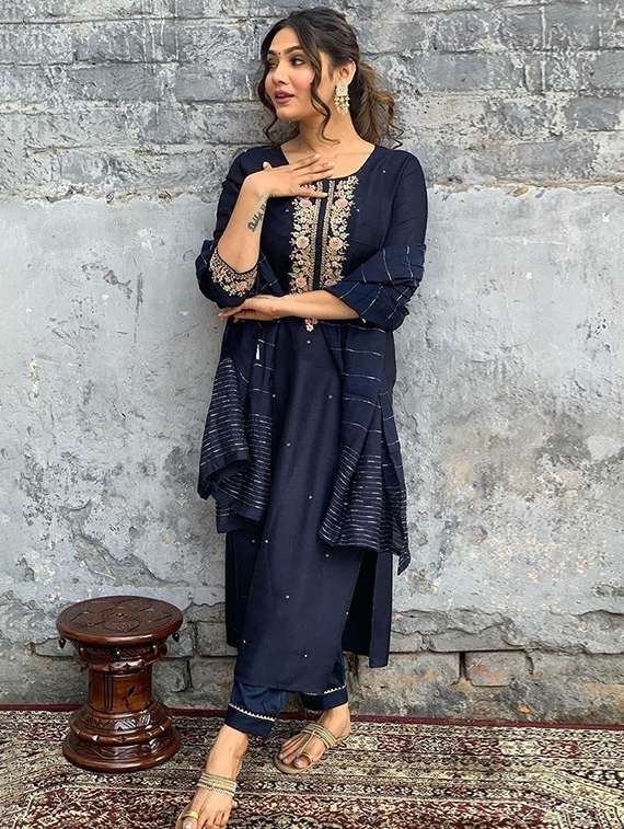 women self design blue kurta dupatta set