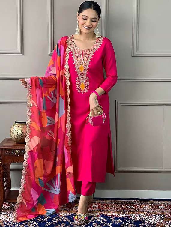 women pink kurta dupatta set
