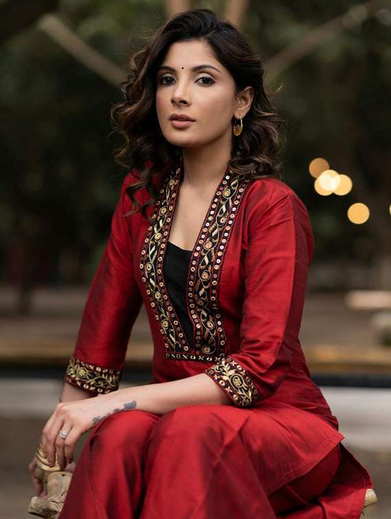 women red kurta dupatta set - 22466344 -  Standard Image - 3