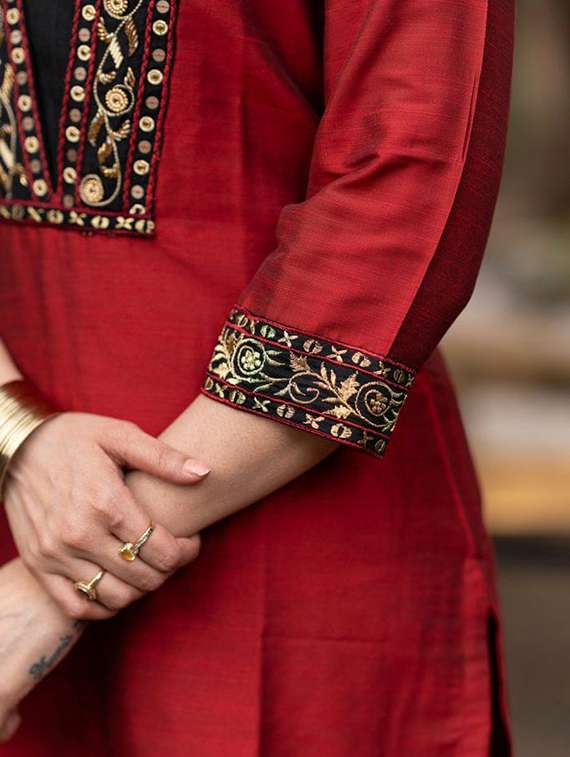 women red kurta dupatta set - 22466344 -  Standard Image - 5
