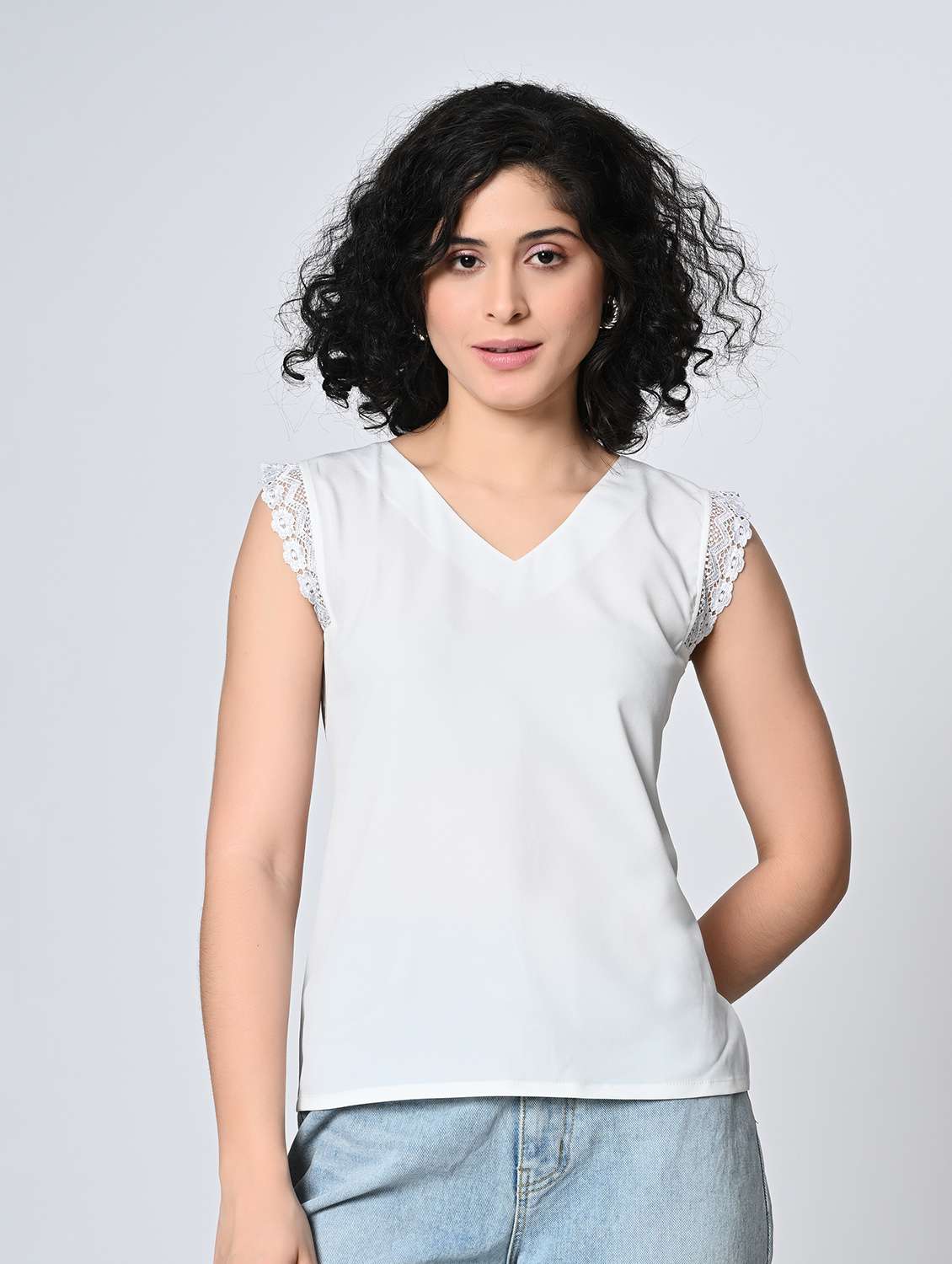 women solid white crepe regular top