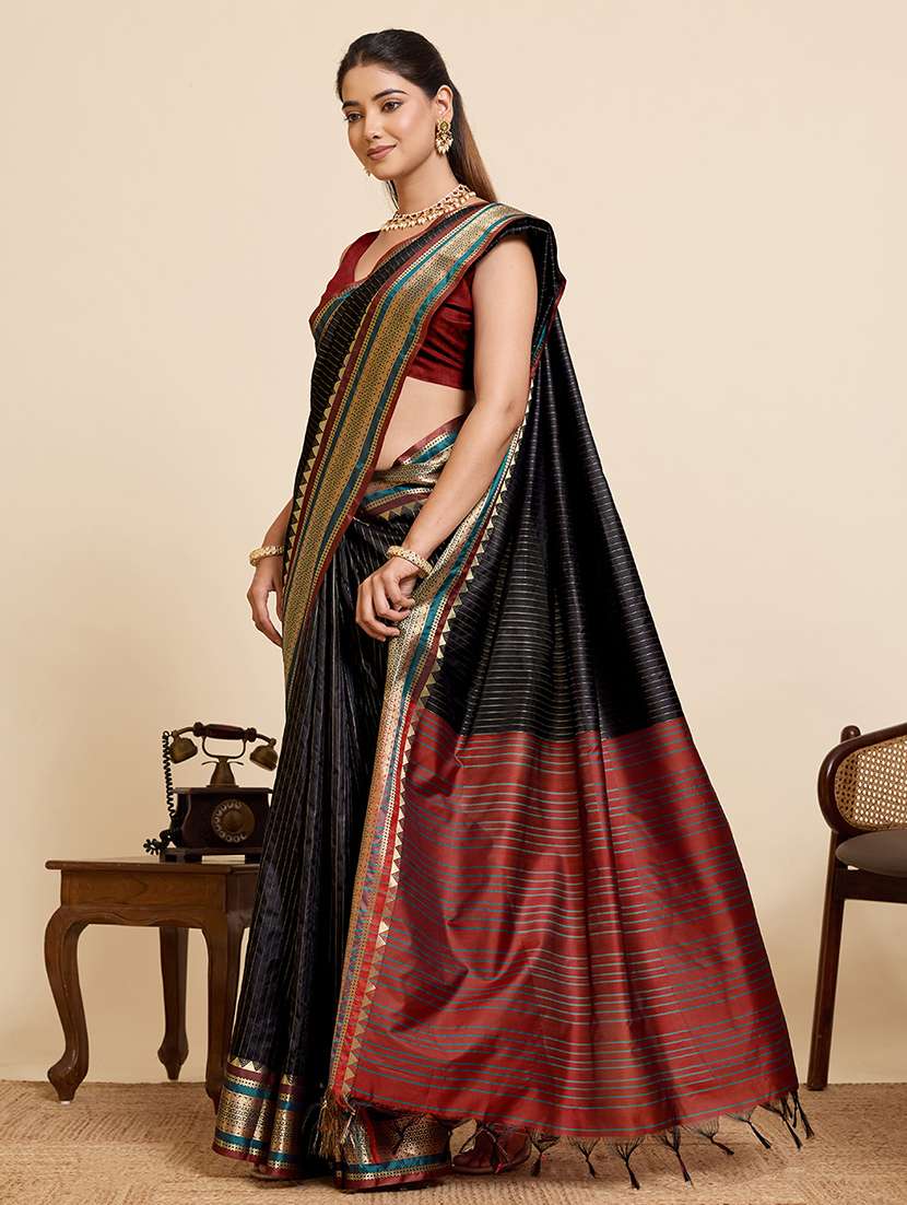 women black embellished saree with blouse - 22467673 -  Standard Image - 3