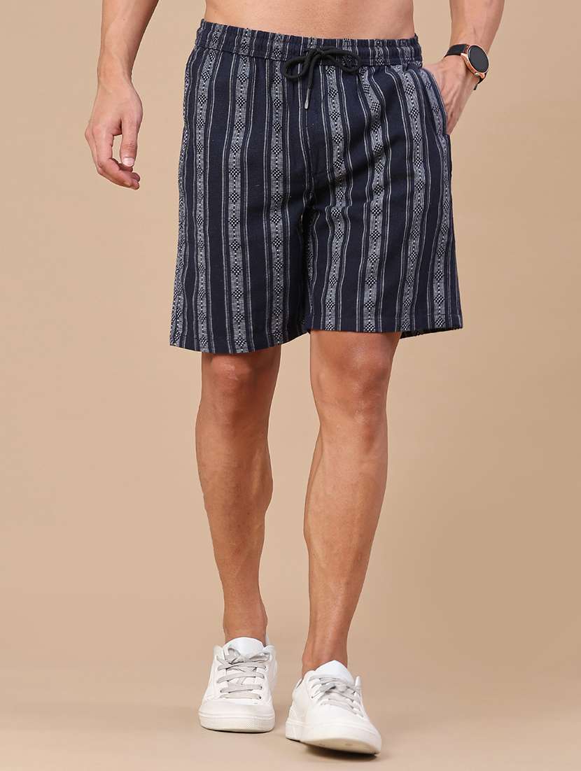 men self design mid rise regular fit shorts