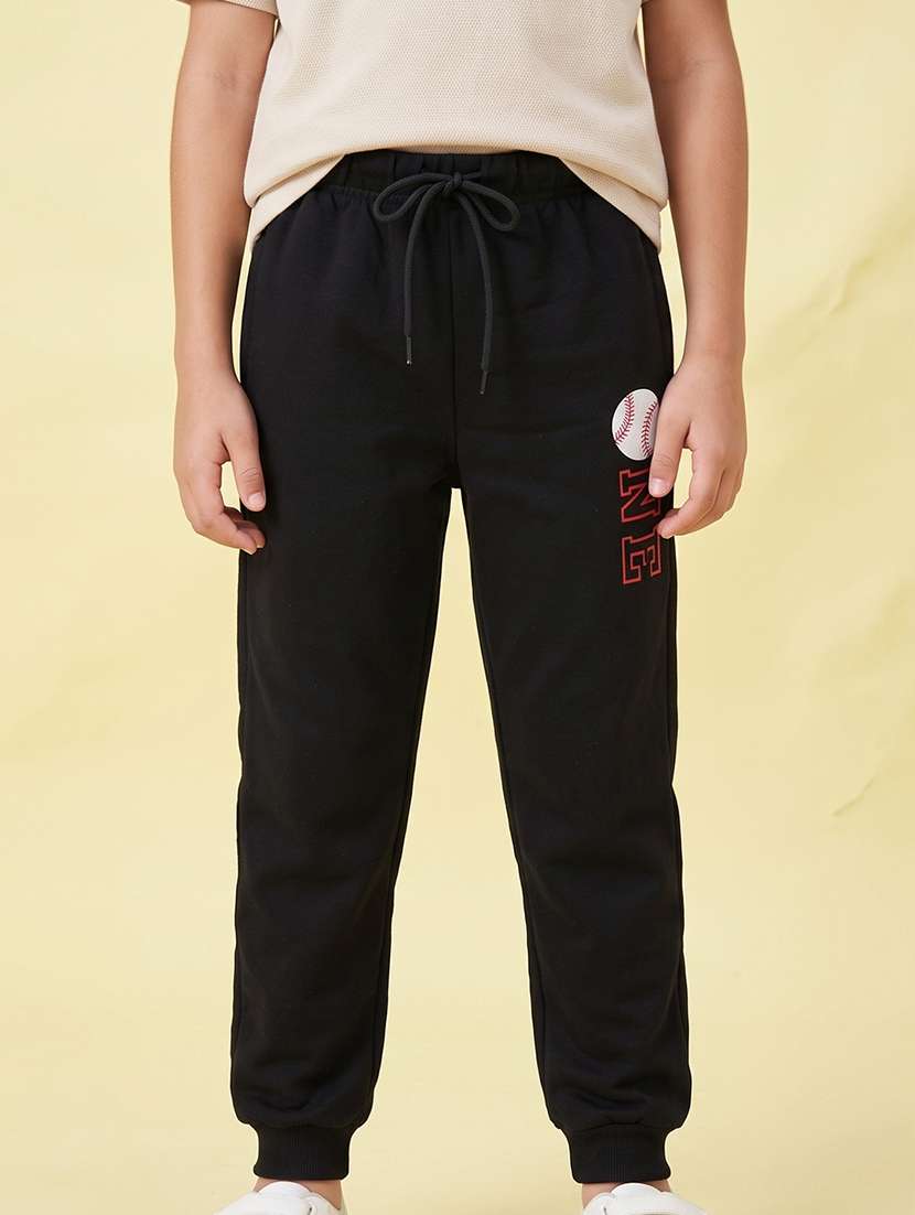 boys printed mid rise regular fit jogger