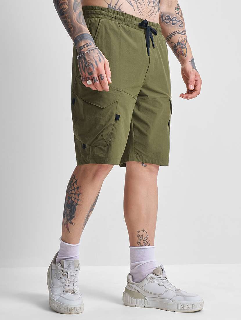 men green mid-rise cargo shorts - 22469190 -  Standard Image - 3