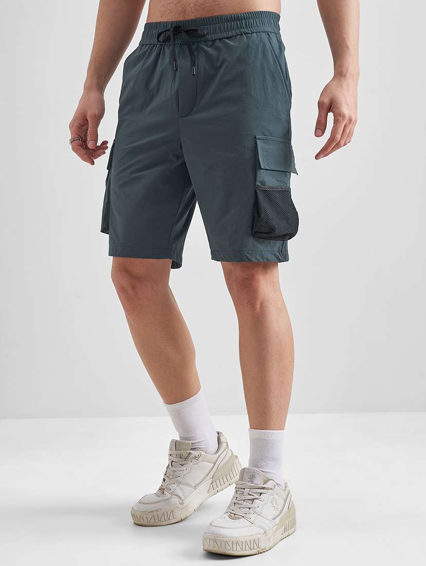 men solid mid rise cargo shorts - 22469194 -  Standard Image - 3