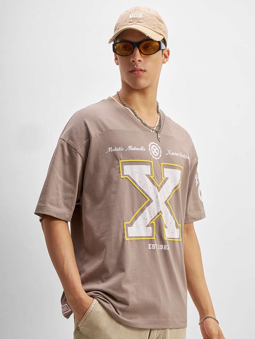 men printed v-neckt-shirt - 22469228 -  Standard Image - 3