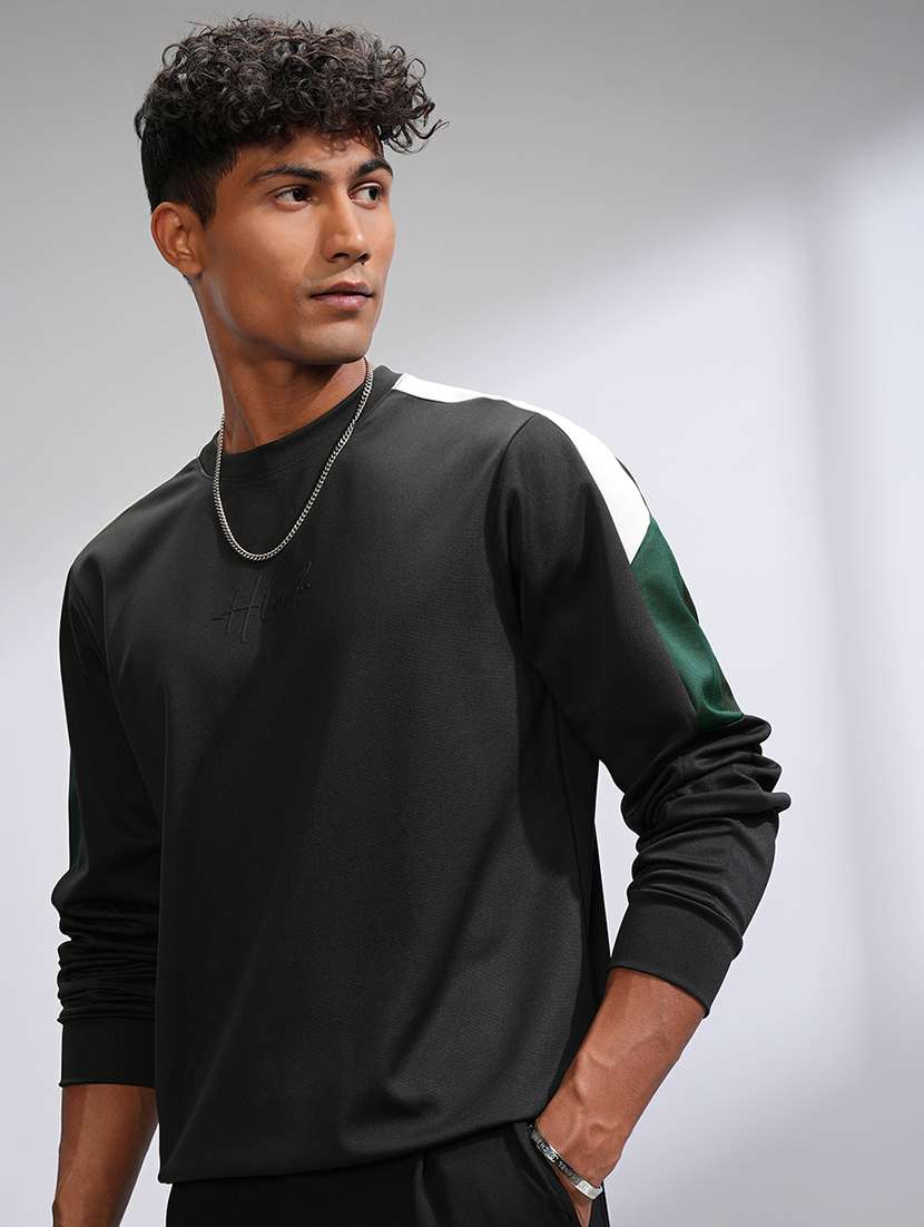 men black long sleeve crew neck t-shirt
