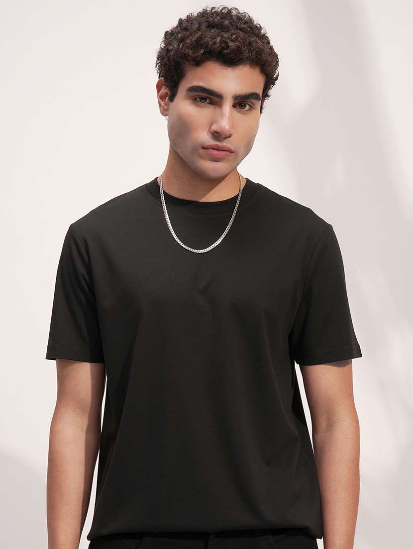 men black cotton blend plain t-shirt