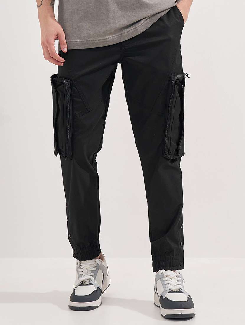 men solid mid rise regular fit cargo 
