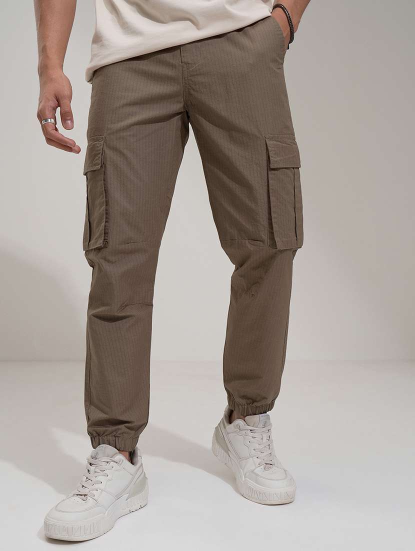 men checkered mid rise regular fit jogger