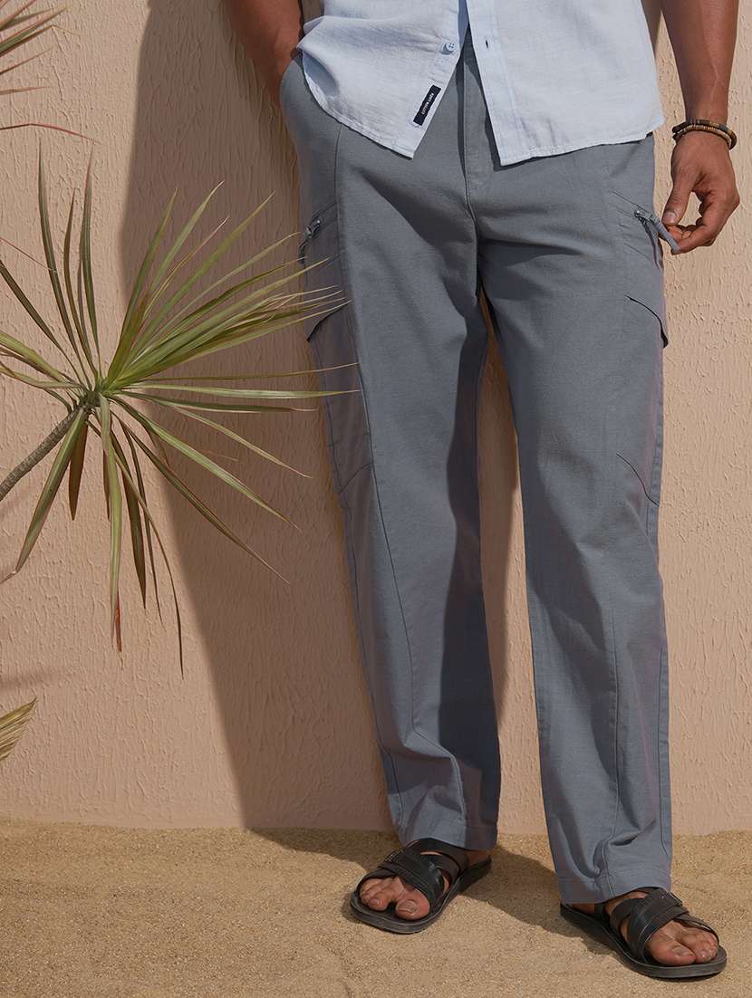 men solid mid rise regular fit cargo 