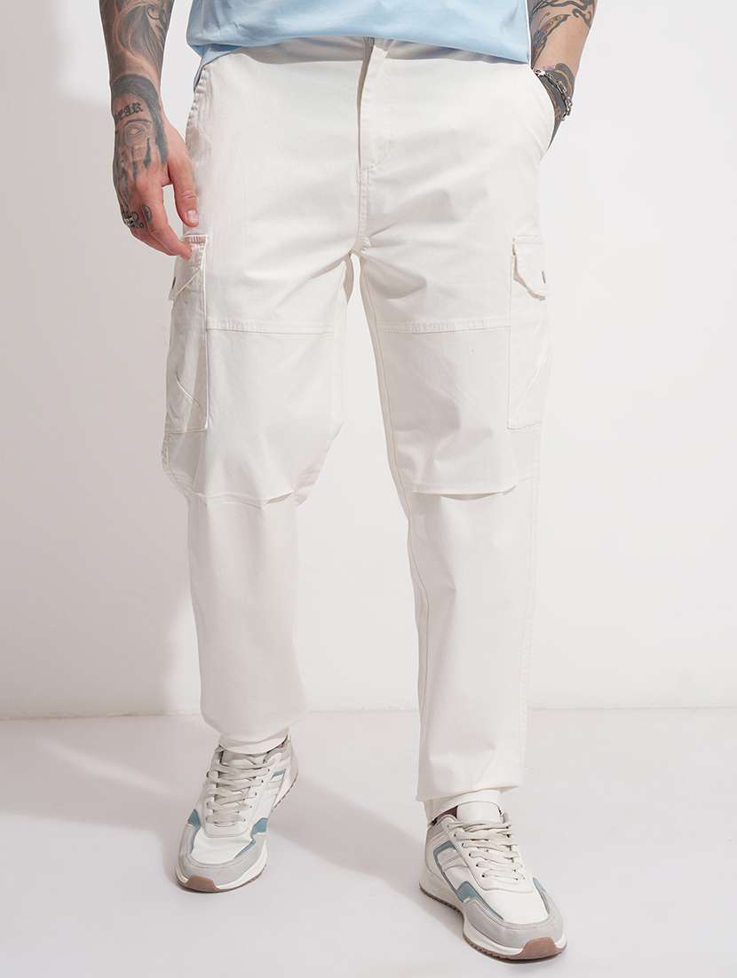 men solid mid rise regular fit cargo 