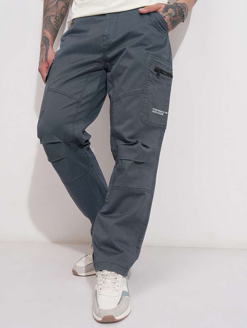 men solid mid rise regular fit cargo 