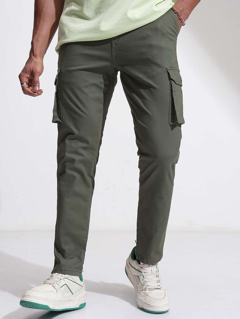 men solid mid rise regular fit cargo 
