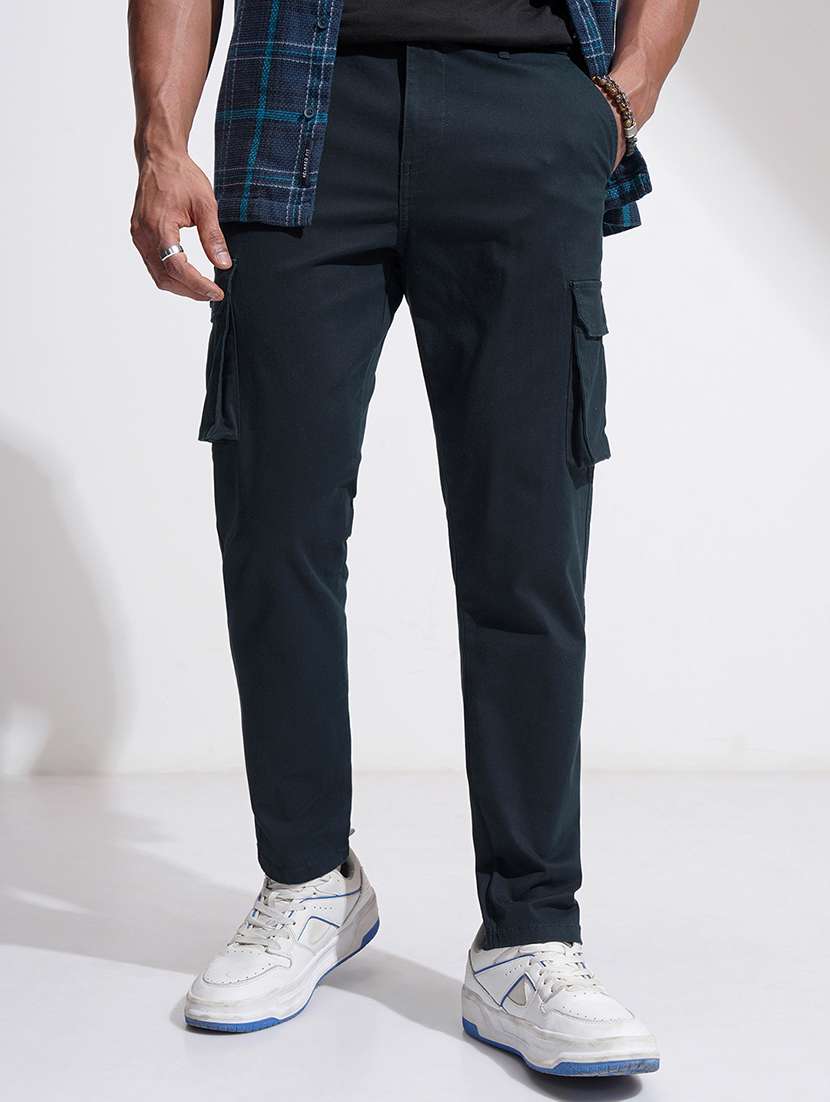 men solid mid rise regular fit cargo 