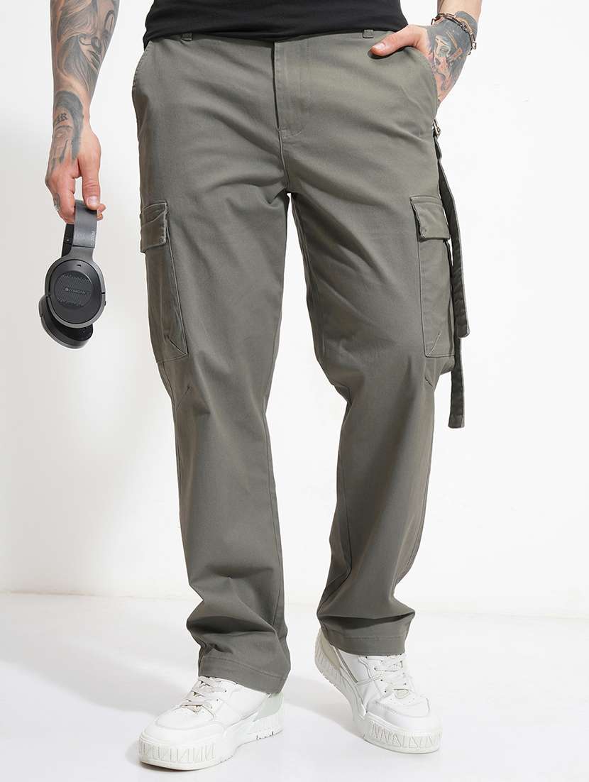 men solid mid rise regular fit cargo 
