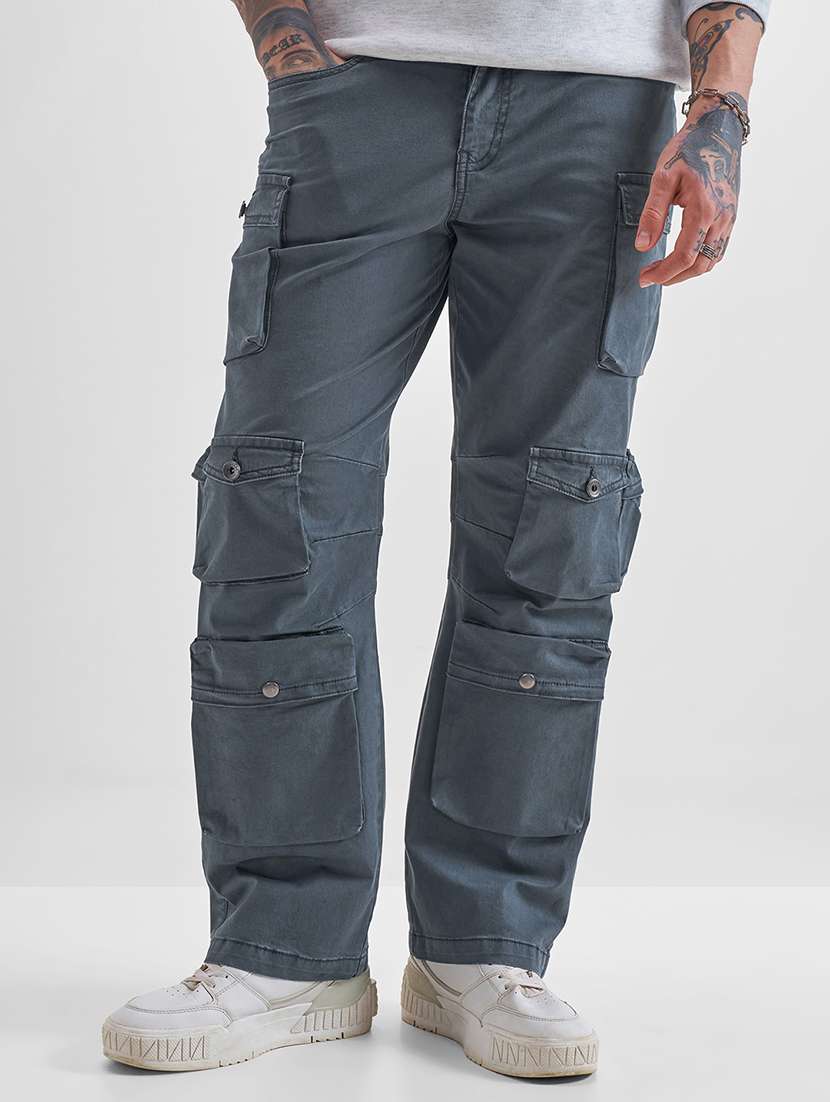 men solid mid rise regular fit cargo 