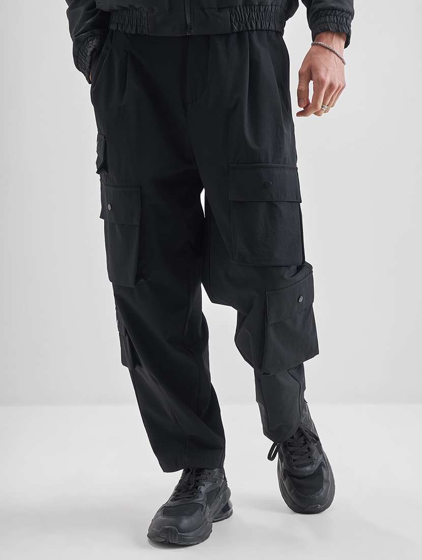 men solid mid rise baggy cargo