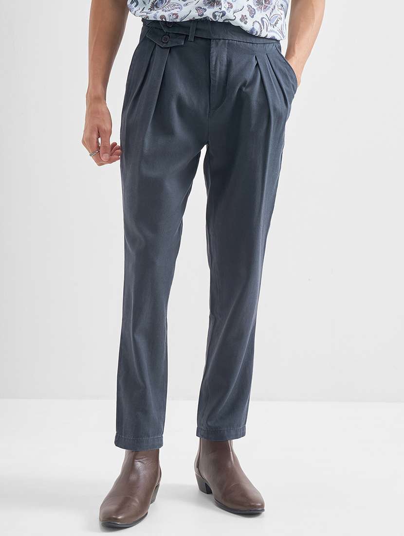 men solid mid rise pleated casual trouser