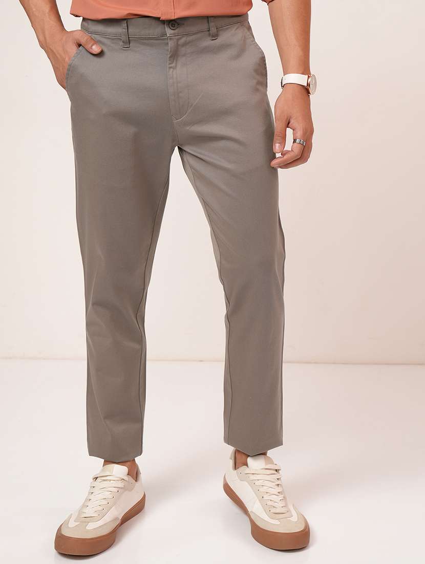 men solid mid rise chinos casual trouser