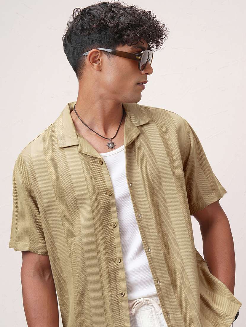 men self design short sleeve regular fit casual shirt
