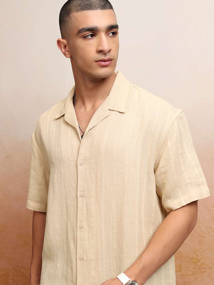 men self design short sleeve regular fit casual shirt