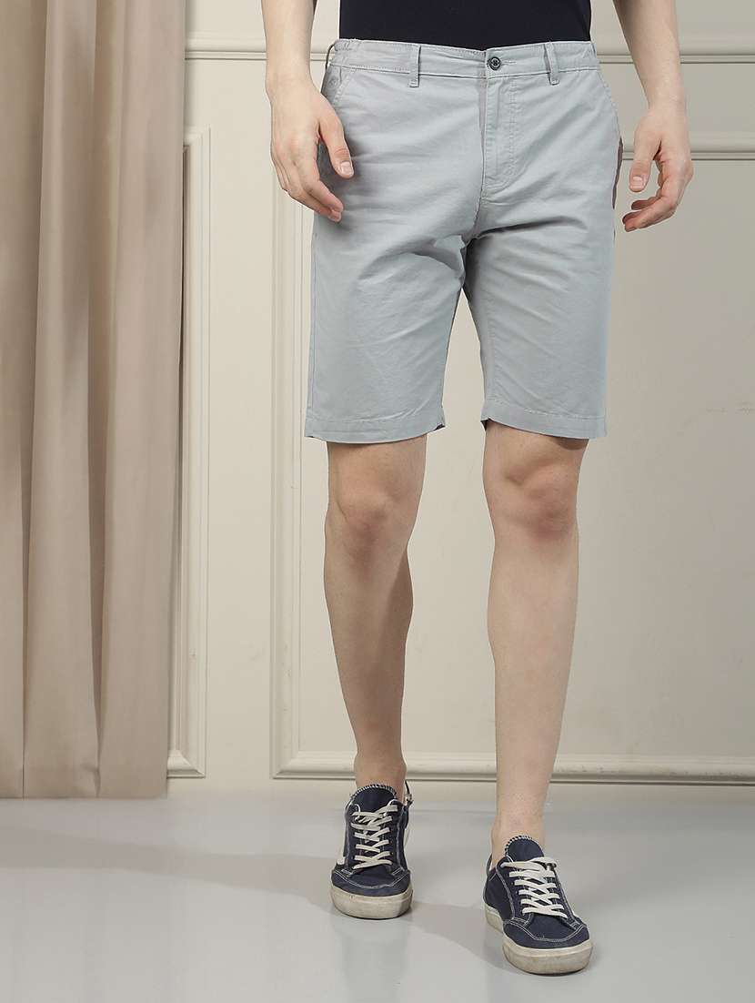 men solid mid rise slim fit shorts