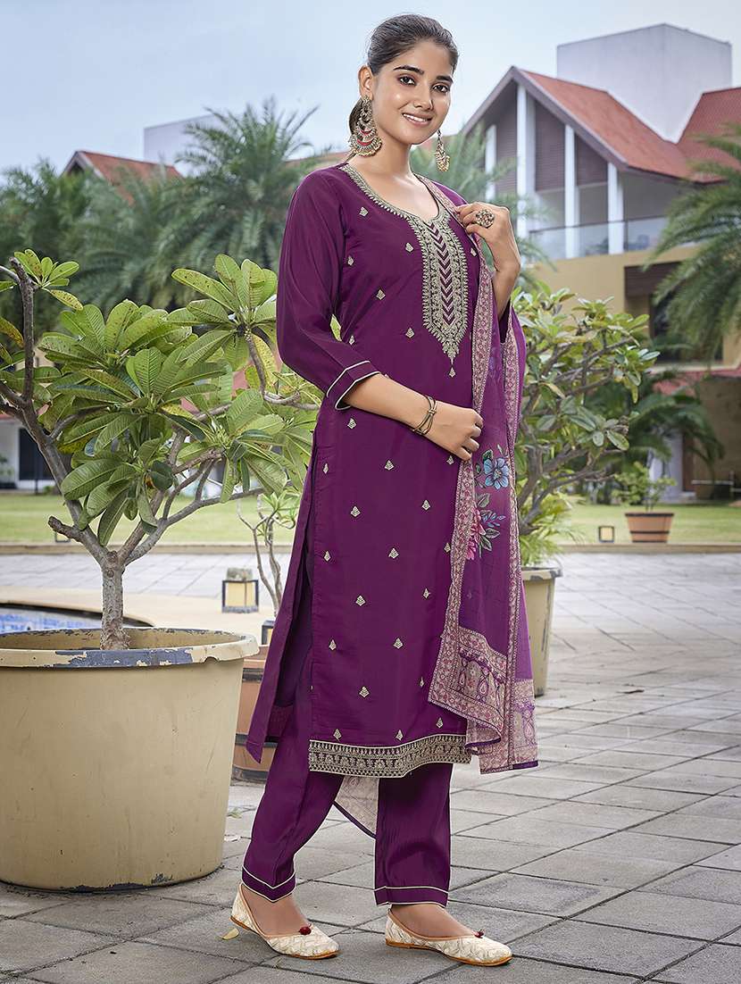 women purple suit set - 22471659 -  Standard Image - 5