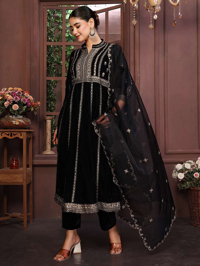 women black suit set