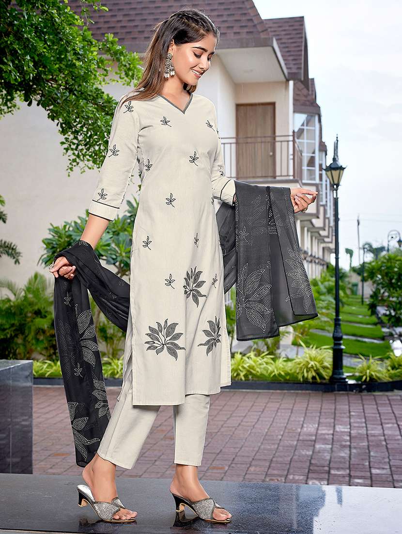 women beige suit set - 22471718 -  Standard Image - 3
