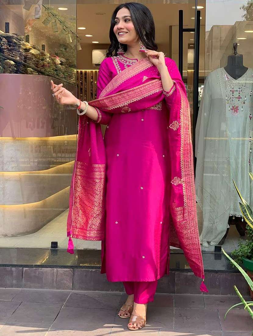 women self design pink suit set - 22471719 -  Standard Image - 3