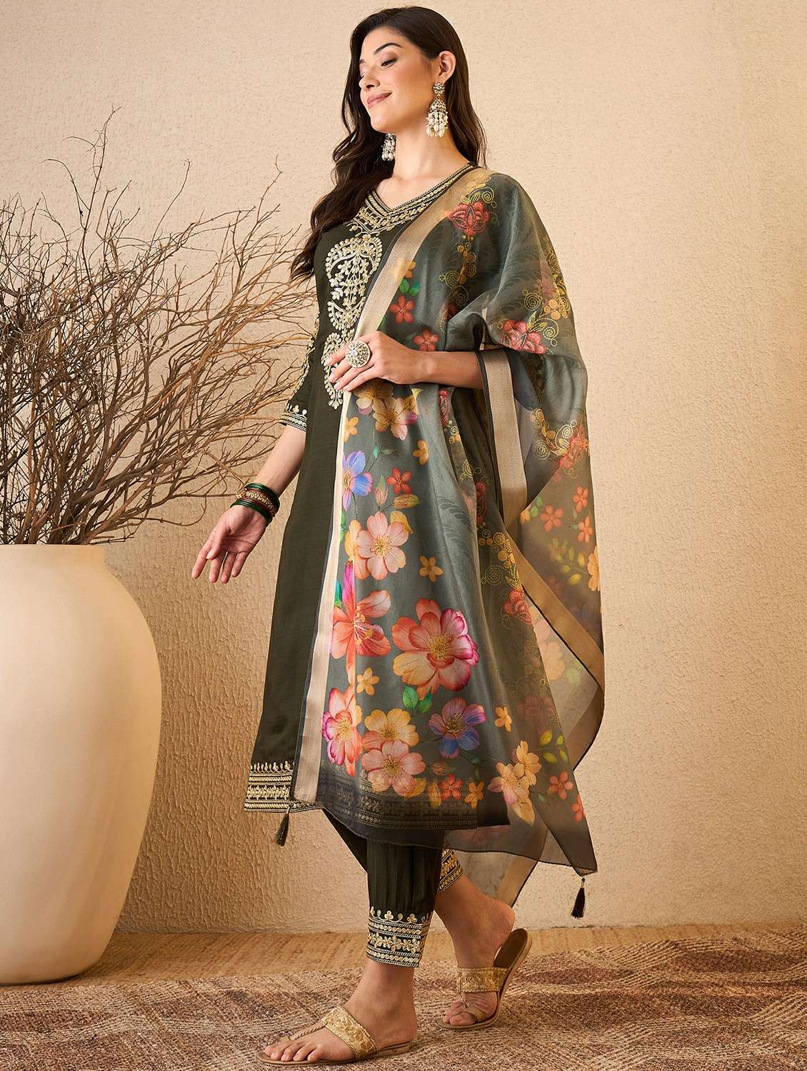 women self design green suit set - 22471736 -  Standard Image - 3