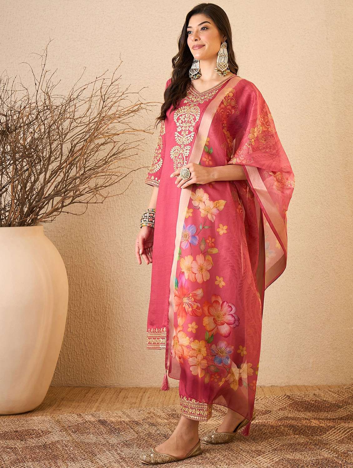 women pink suit set - 22471739 -  Standard Image - 3