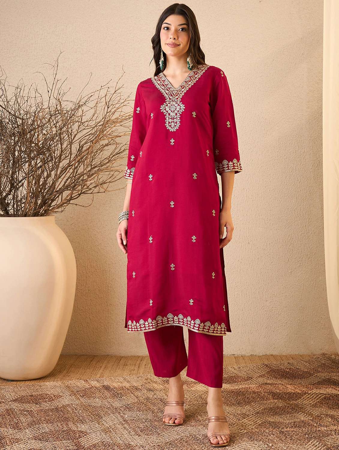 women pink suit set - 22471744 -  Standard Image - 3