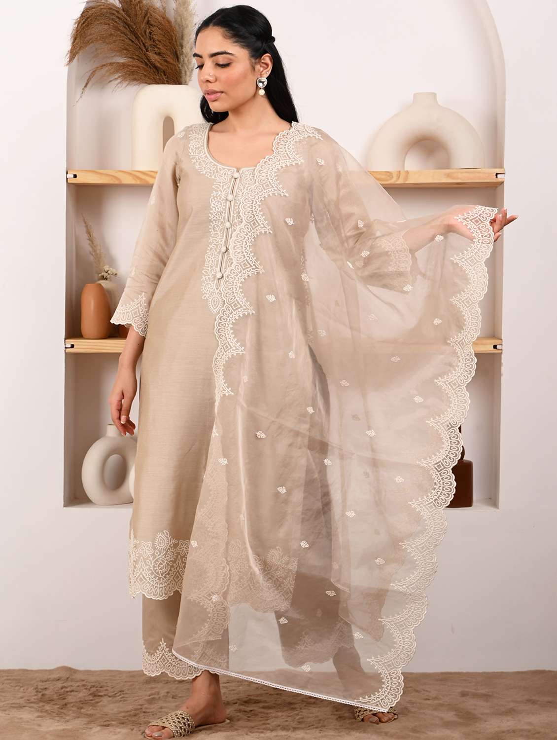 women embroidered three quarter sleeves kurta pant set with dupatta