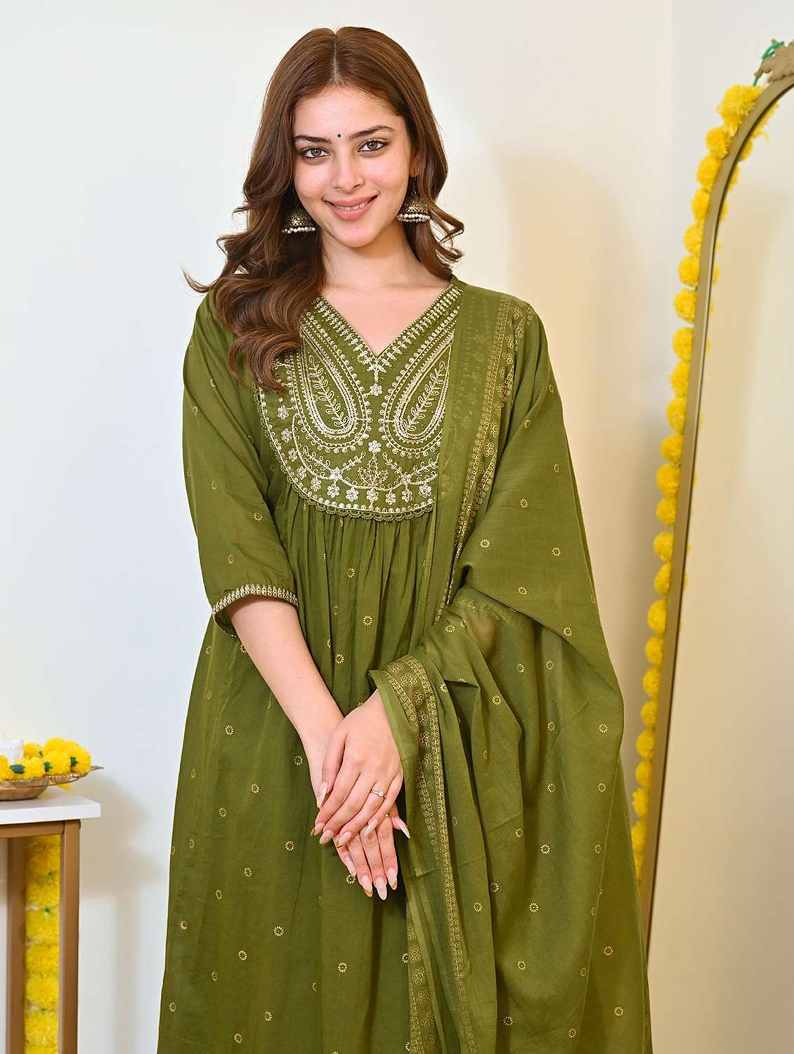women self design olive suit set - 22471786 -  Standard Image - 3
