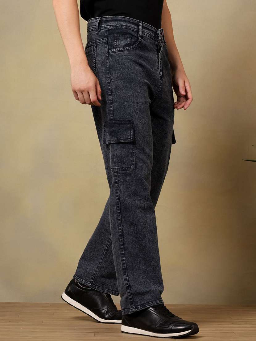 men solid mid rise regular fit cargo 