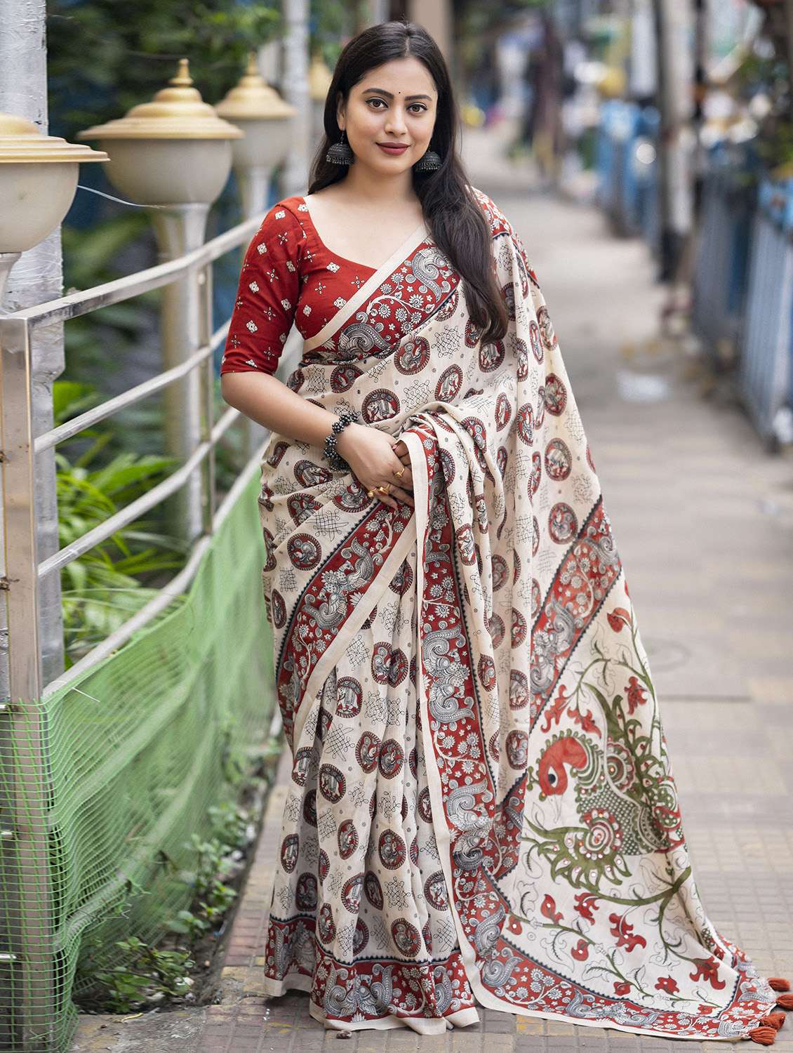 women printed casual wear saree with blouse